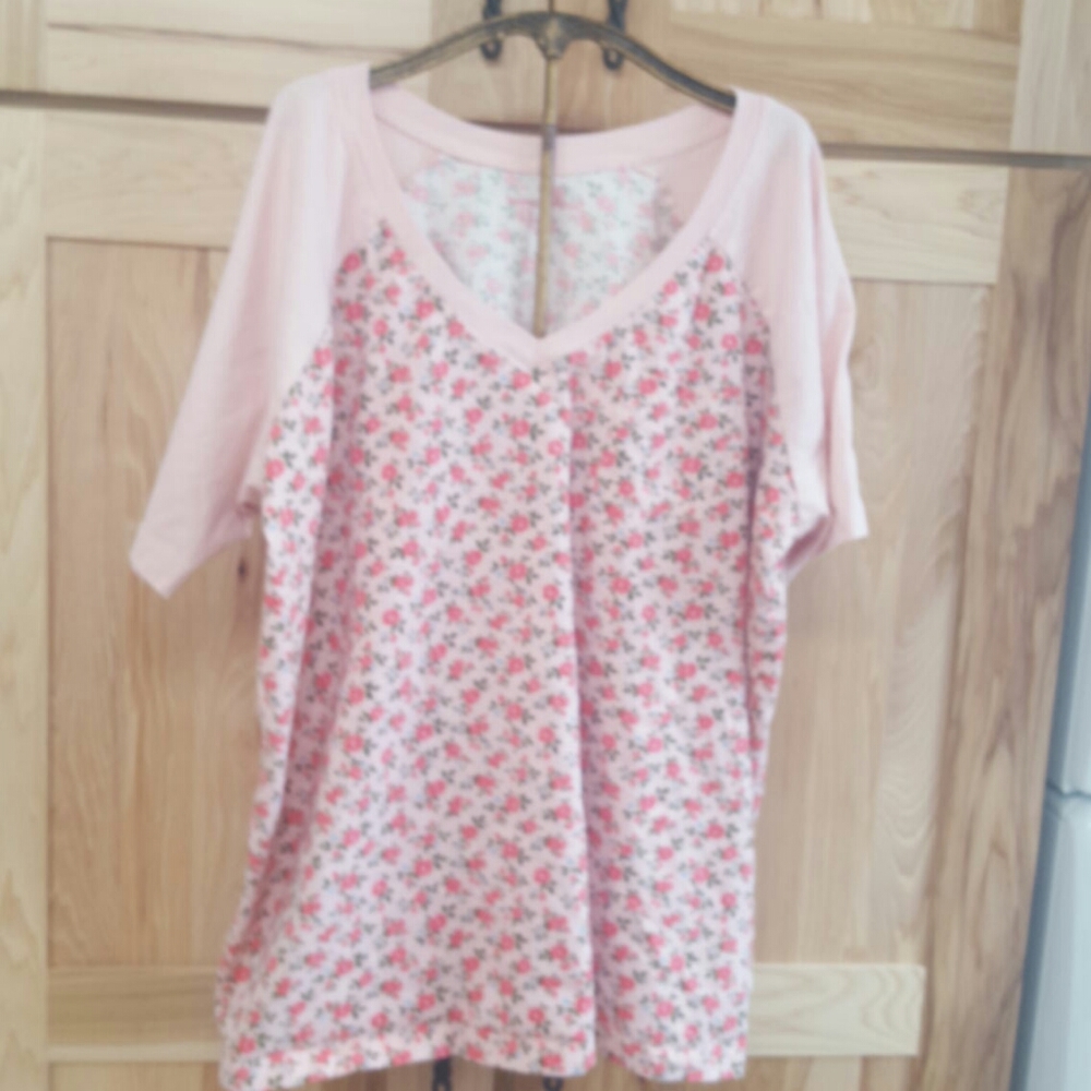"Woman Within" V-neck t-shirt, size 1X, like new